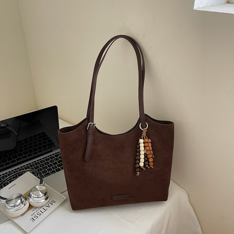 Autumn new fashionable casual large capacity handbag, college student crossbody bag, simple daily commuting, high-end multifunctional women's han