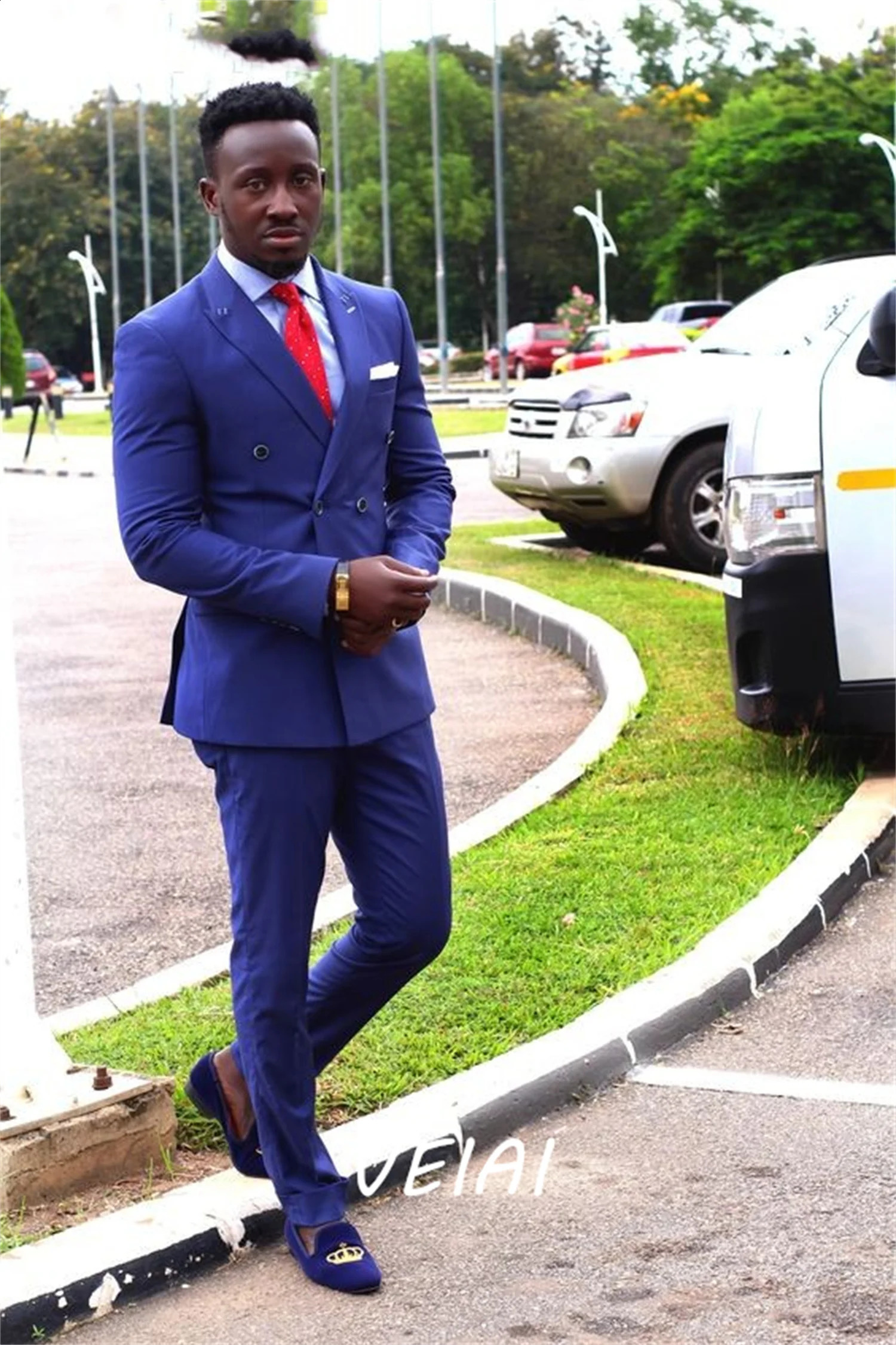 CustomizedBlue Men Suits Peaked Lapel Double Breasted Blazer Jacket Men Tuxedos Groom Wedding Suit Costume Mariage Homme 2 Piece 250916