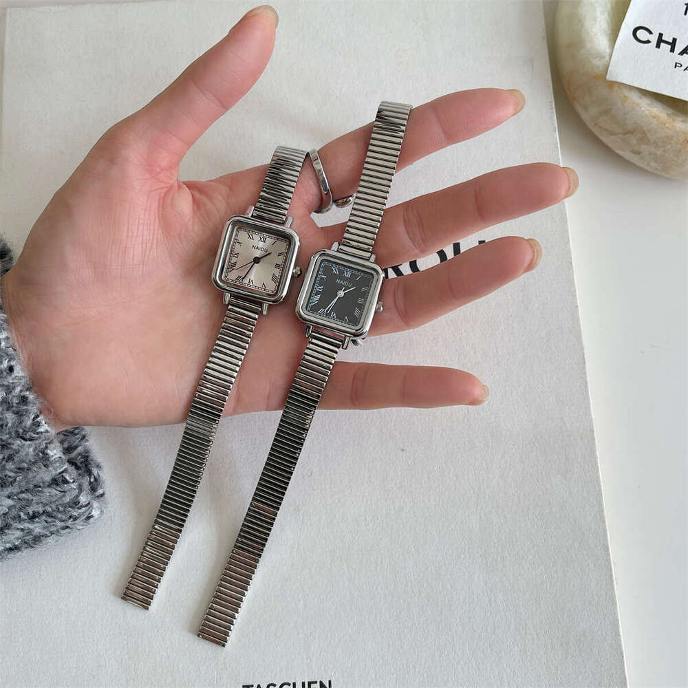 Small Square Roman Dial Metal Strap Watch Designer for Women, Student Style, Compact Exquisite, Simple and Minimalist Design