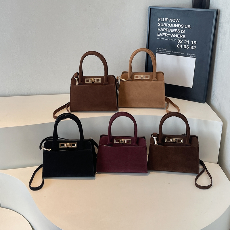 New fashionable, elegant, casual large capacity handbag for college students, lightweight crossbody bag for daily commuting, high-end multifunctional 