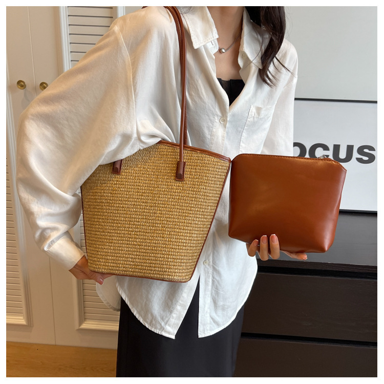 Straw Woven Handbag With Large Capacity Elegant design And Simple Water Bucket Bag Women s Shoulder Bag Commuting Bag Autumn New Designer Bag Seaside 
