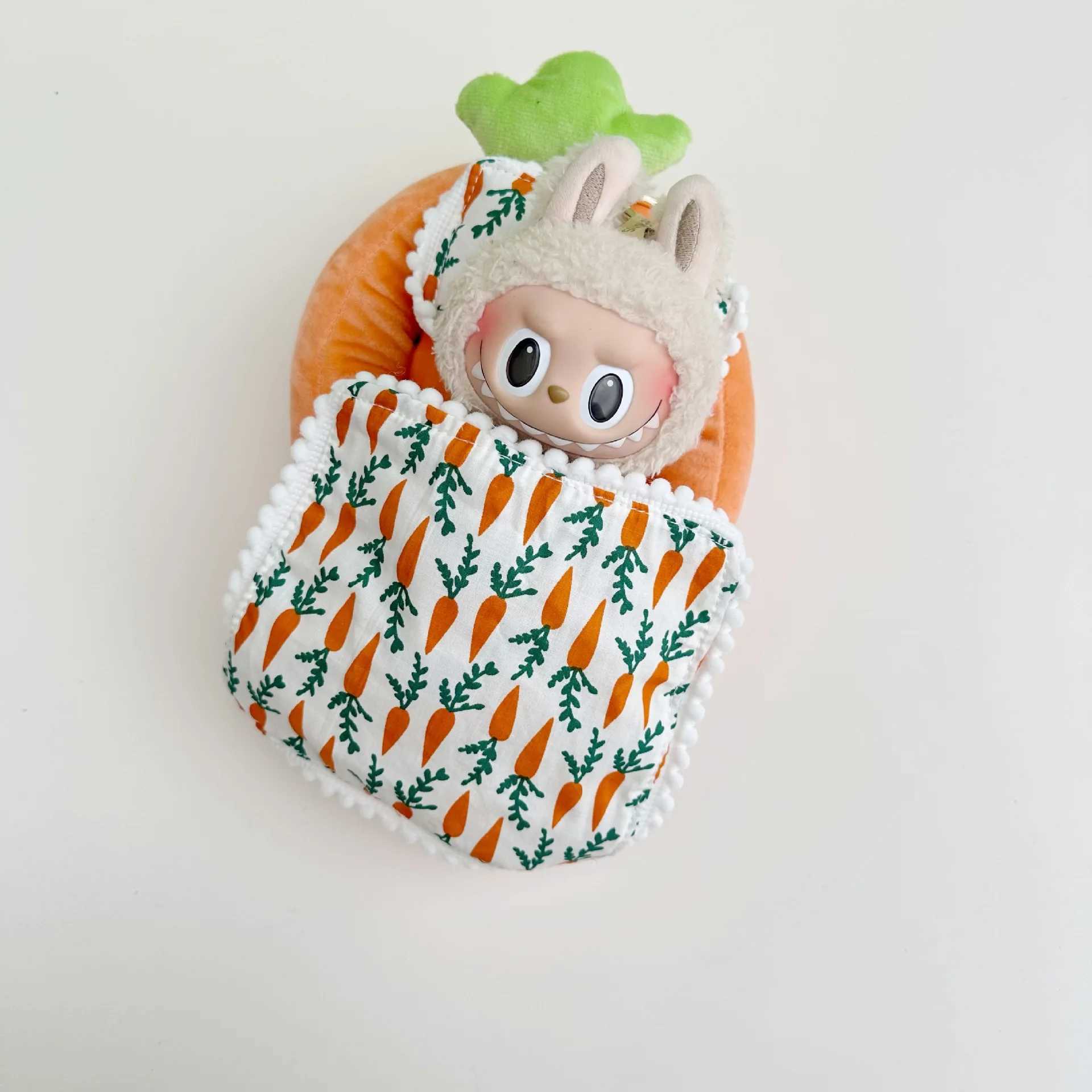 Baby bed 17cm LABUBU bedding threepiece set Crown pine cherry carrot set Labubu bedding furniture for dollhouse C250919