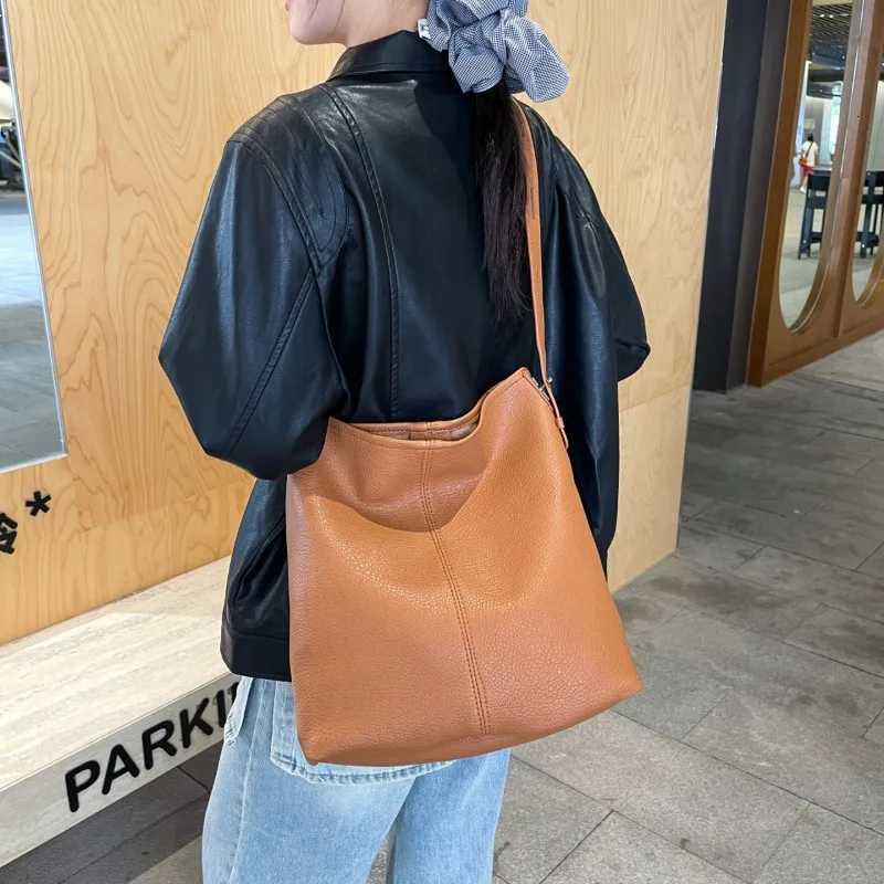 Hot Sale Shoulder Bags for Women 2025 New Pu Solid Color Hasp High Quality Large Capacity Design Sewing Thread Crossbody BagsXJ250918
