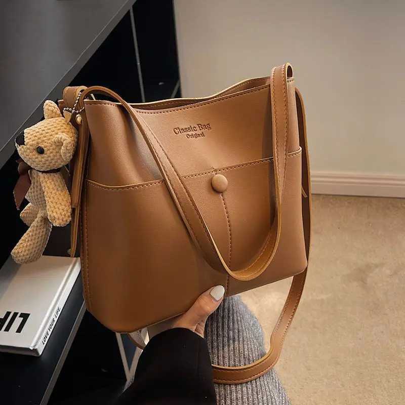Fashion 2025 Spring Women Tote Bag Fashionable Bucket Purse Versatile Shoulder Crossbody HandbagsXJ250918