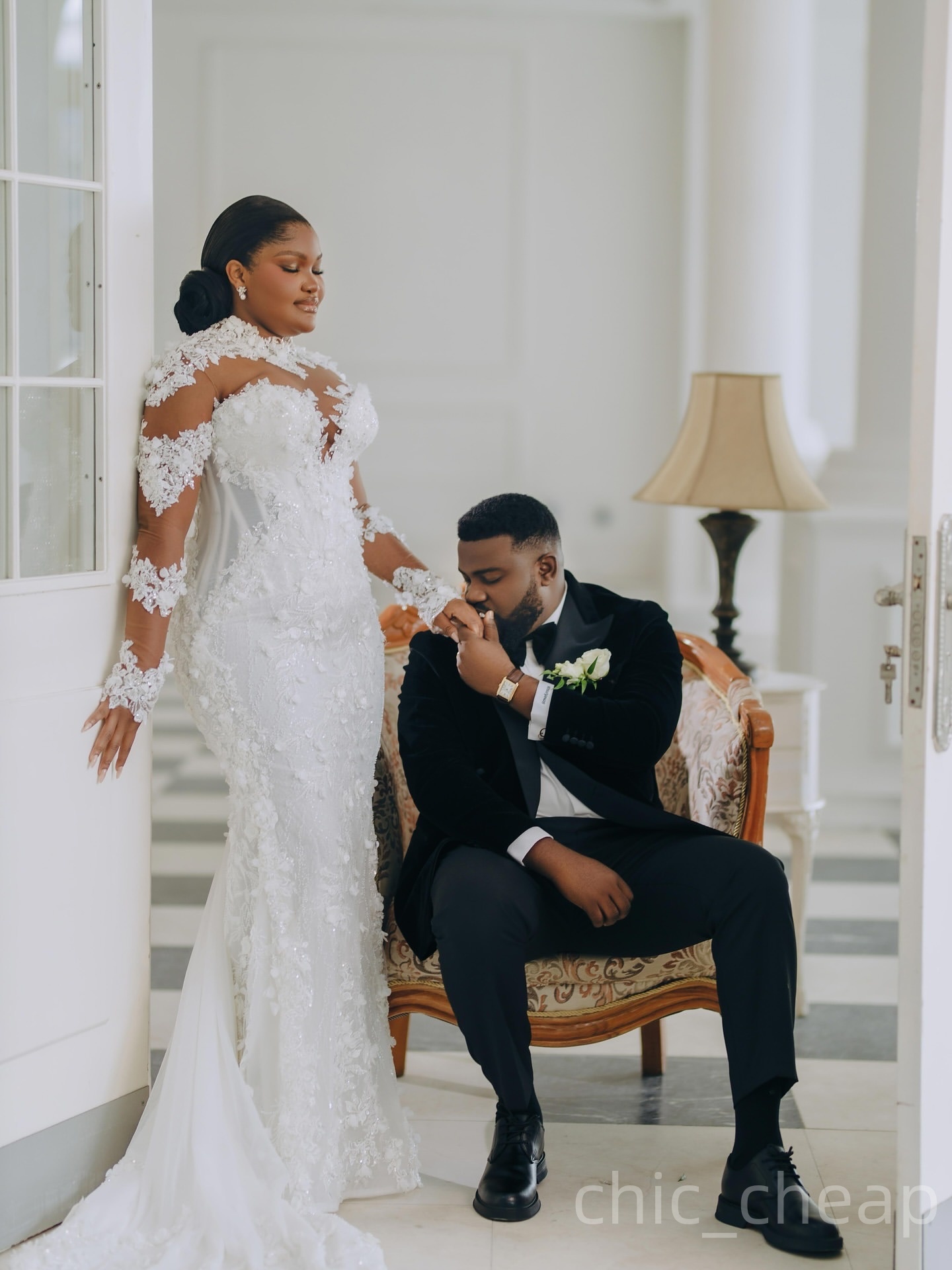 2025 Aso Ebi Plus Size Ivory Mermaid Wedding Dress Floral Lace Sheer Neck Long Sleeves Vintage Bridal Gowns Dresses ZJ0467