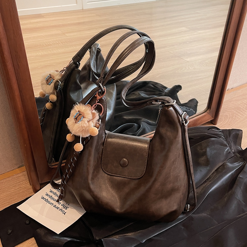 Autumn 2025 New Fashionable Leisure Large Capacity Handbag Student Classic Crossbody Bag Simple Daily Commuter Advanced Multi functional Women's 