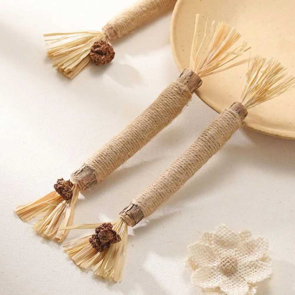 12510PCS Pet Toy Natural Pet Cat Snacks Stick Cleaning Tooth Catnip Cat Toys Actinidia Silvervine For Training Cats Accessory X250918