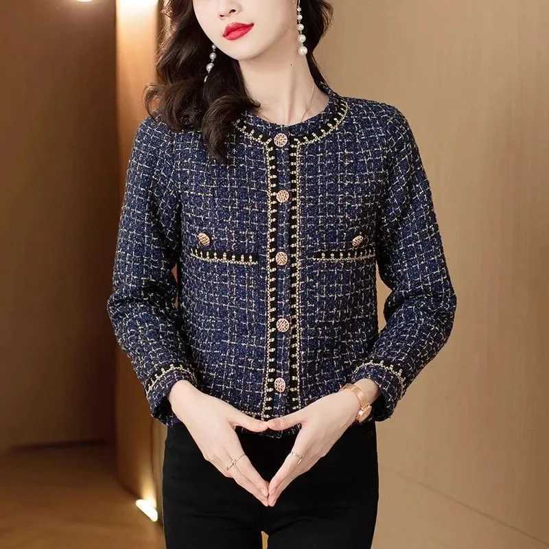 Women Fashionable Long Sleeved Small Fragrant Style Jacket 2024 Autumn Winter Female New Niche Lace Top Slimming Short Jacket Z250918