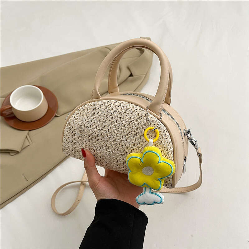 Straw Woven for Designer Bags Women 2025 Spring Summer New Fashion Niche Crossbody Beach High-end Handheld Shell Bag