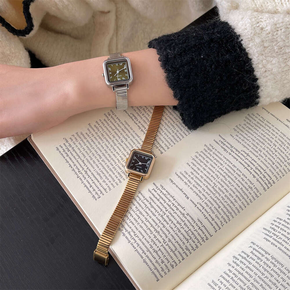 Small Square Roman Dial Metal Strap Watch Designer for Women, Student Style, Compact Exquisite, Simple and Minimalist Design
