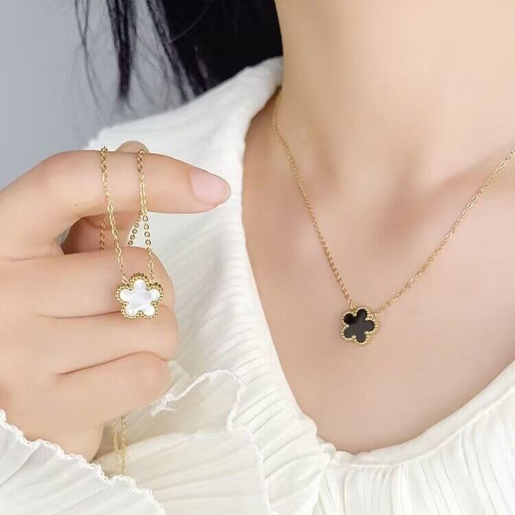 Five-leaf Clover Flower Titanium Steel Necklace For Women Fashionable And Versatile Color-fading Jewelry Pendant Fashion Decoration