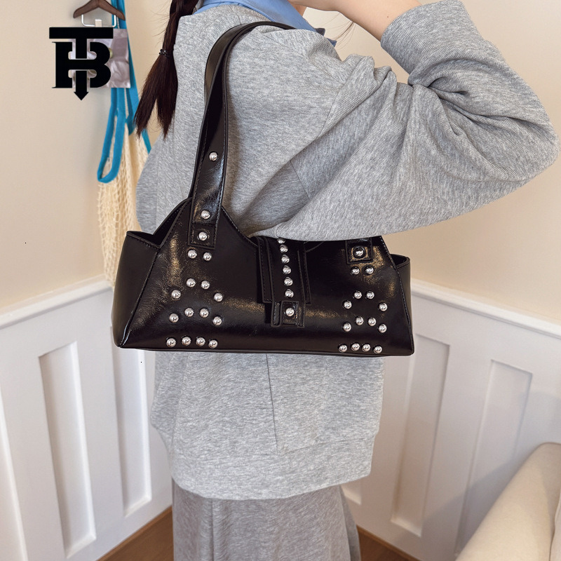 Designer Bag French Niche Underarm Bag Luxury Bag 2025 Winter New Style Personality Women's Fashion Trendy Commuter Single Shoulder Crescent Bag