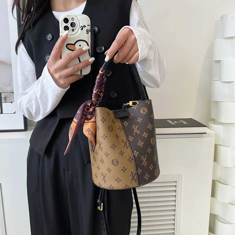 NEW Luxury Designer WomenS Shoulder Bag HighEnd Fashional Water Bucket Bag Crossbody Bags Unique Women Clutch Travel Tote BagXJ250918