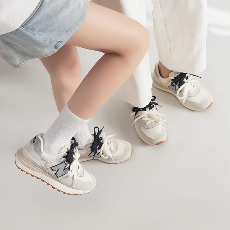 Designer shoes hot free shipping Spring and Autumn Breathable Casual Shoes Vintage Color blocked Versatile Lightweight Running Sports Shoes black pink