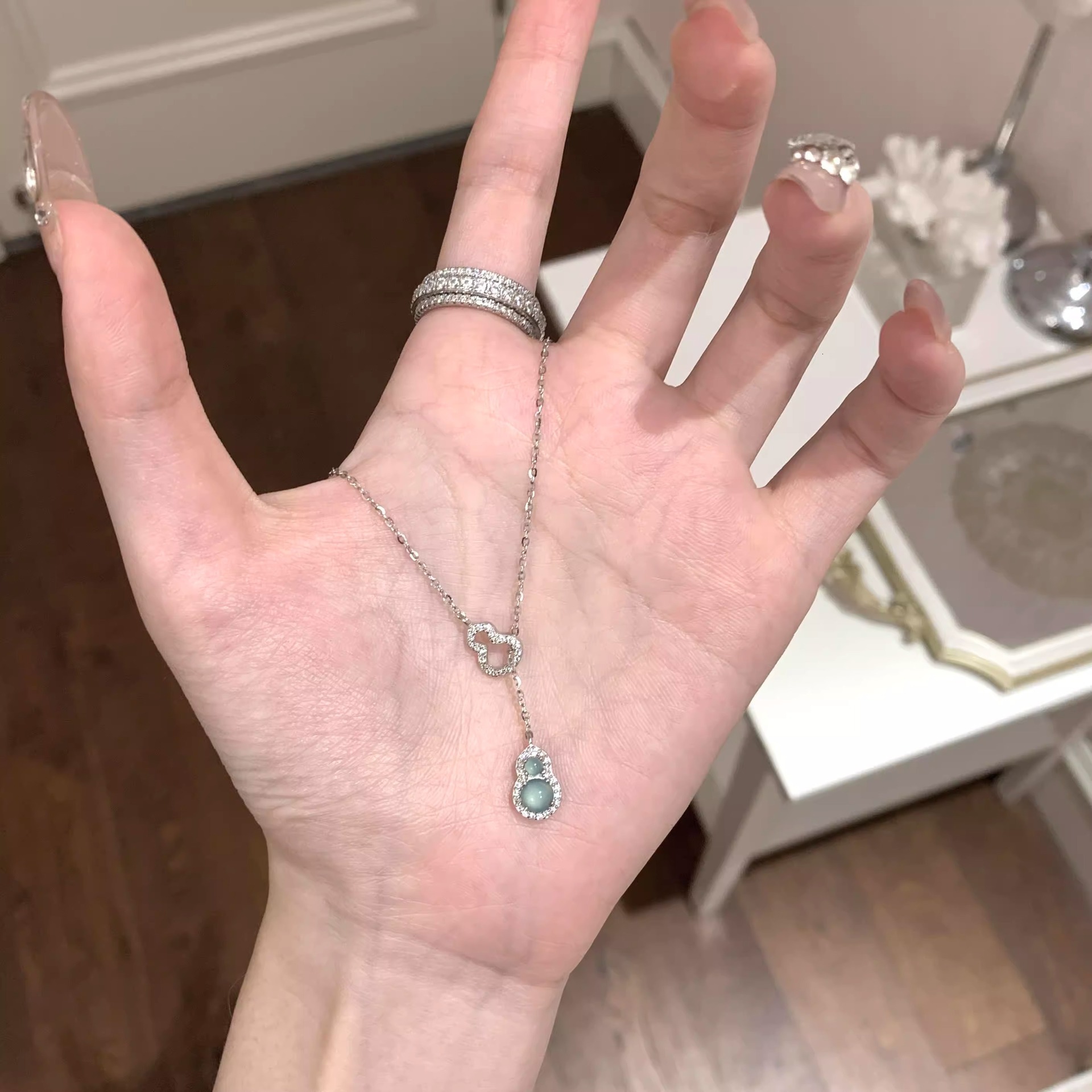 Flash Diamond Four-leaf Clover Necklace for Women Light Luxury High-end Pendant 2025 New Titanium Steel Colorless Collarbone Chain