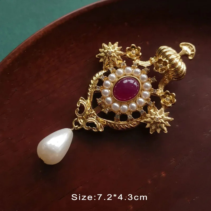 Baroque style Pins Vintage Geometry Badges Elegant Sweet Flower Brooch Jewelry Sets for Women Ladies 250919
