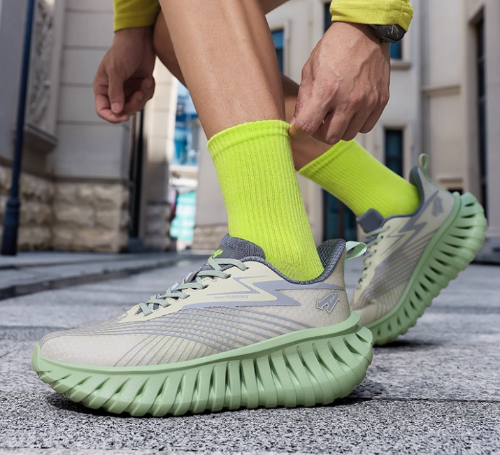 Designer Lightweight Breathable 2025 New Summer Mesh Soft Sole Non-Slip Running Unisex Sports Casual Shoes