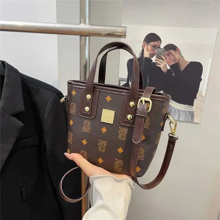Printed Handheld Bucket Bag 2025 New Stylish Versatile Womens Shoulder Bag Popular Retro Crossbody PurseXJ250918