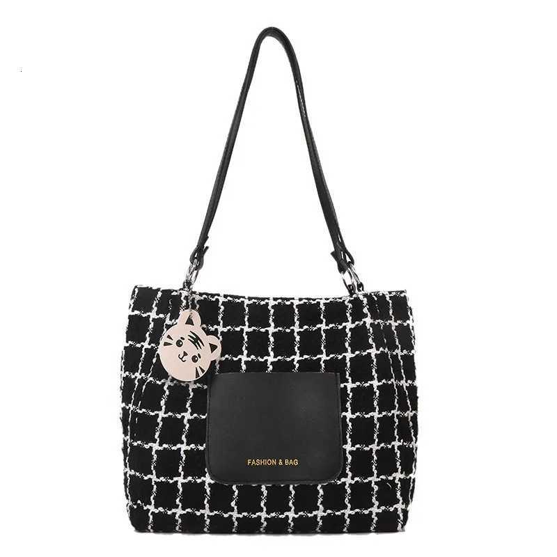 2025 New Style Womens Fashion Trendy Plaid Shoulder Bag Large Capacity Casual School Commuting Tote BagXJ250918