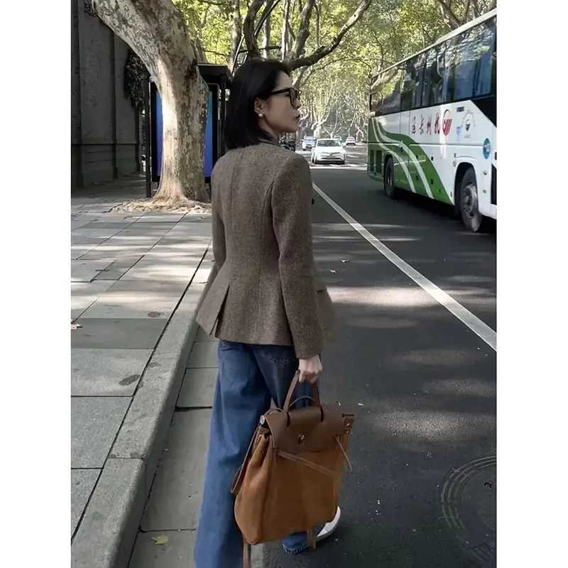 Womens Woolen Jacket 2025 Autumn Winter Retro Slim High End Female Short Coat Fashion Comfortable Temperament Ladies Overcoat Z250918