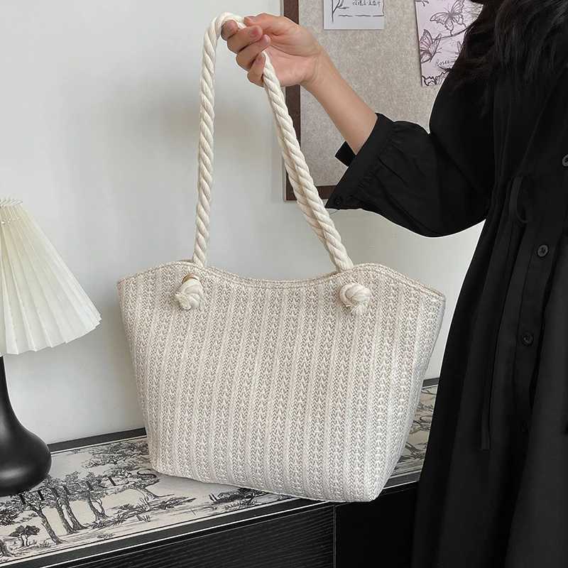 Large Capacity Summer Handbag for Women Handwoven Boho Straw Shoulder Bag with Underarm Strap Ladies Vacation Handbags Z250915