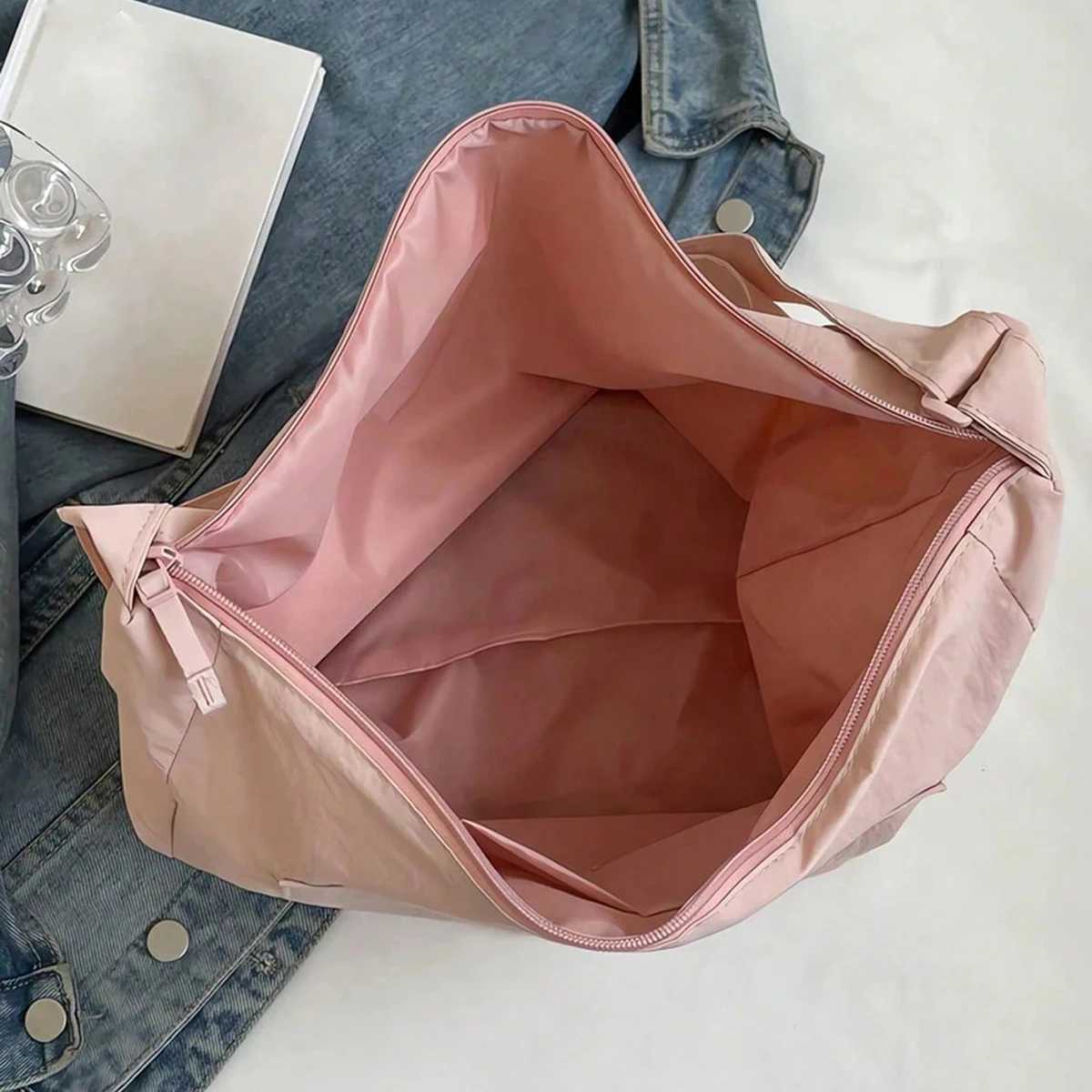 Simple nylon large capacity fashionable solid color messenger bag casual niche design versatile shoulder bagXJ250918