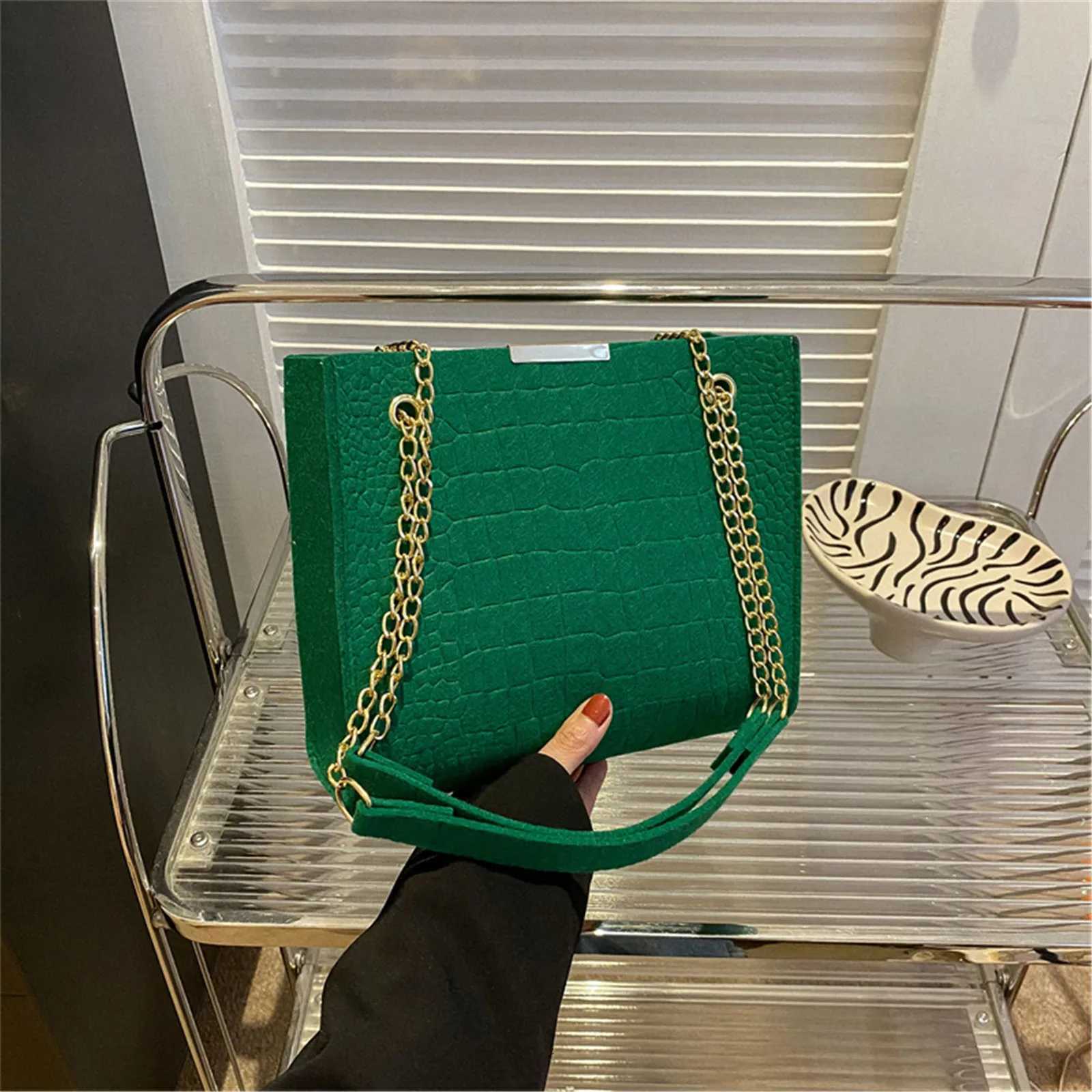 Chic Chain Handbag Versatile Crossbody Tote Trendy Chain Shoulder Bag Fashionable Tote Bag Chain Crossbody Casual Shoulder Bag Z250915