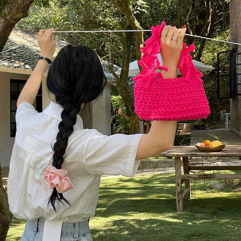 Spring And Summer Handwoven Womens Handheld Bag Leisure Small Fresh Hollow Out Small Design Holiday Bag Z250915