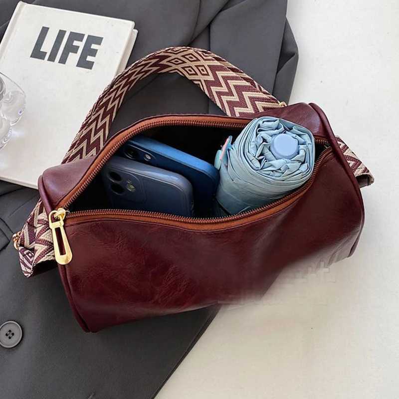 High Quality PU Leather Wide Shoulder Strap Shoulder Bag Women Vintage Ladies Small Handbag Pillow Messenger Crossbody Bag Z250915