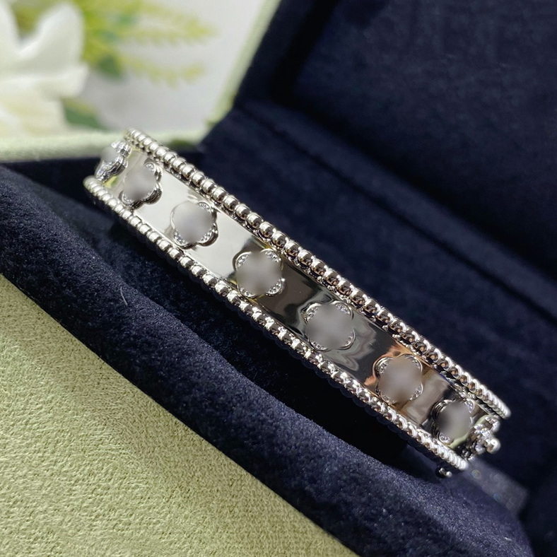 ADITA clover bangle 17CM Gold Plated 18 K designer for woman diamond 005 021