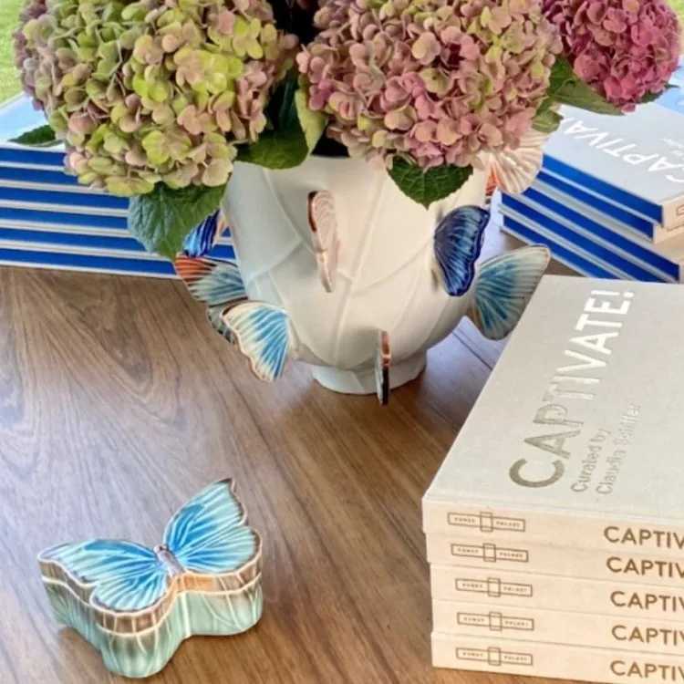 Nordic 3D Ceramic Leaf Butterfly Design Vase Minimalist Portuguese Bordallo Pinheiro Style Tabletop Flower Insert for Home Decor L250920