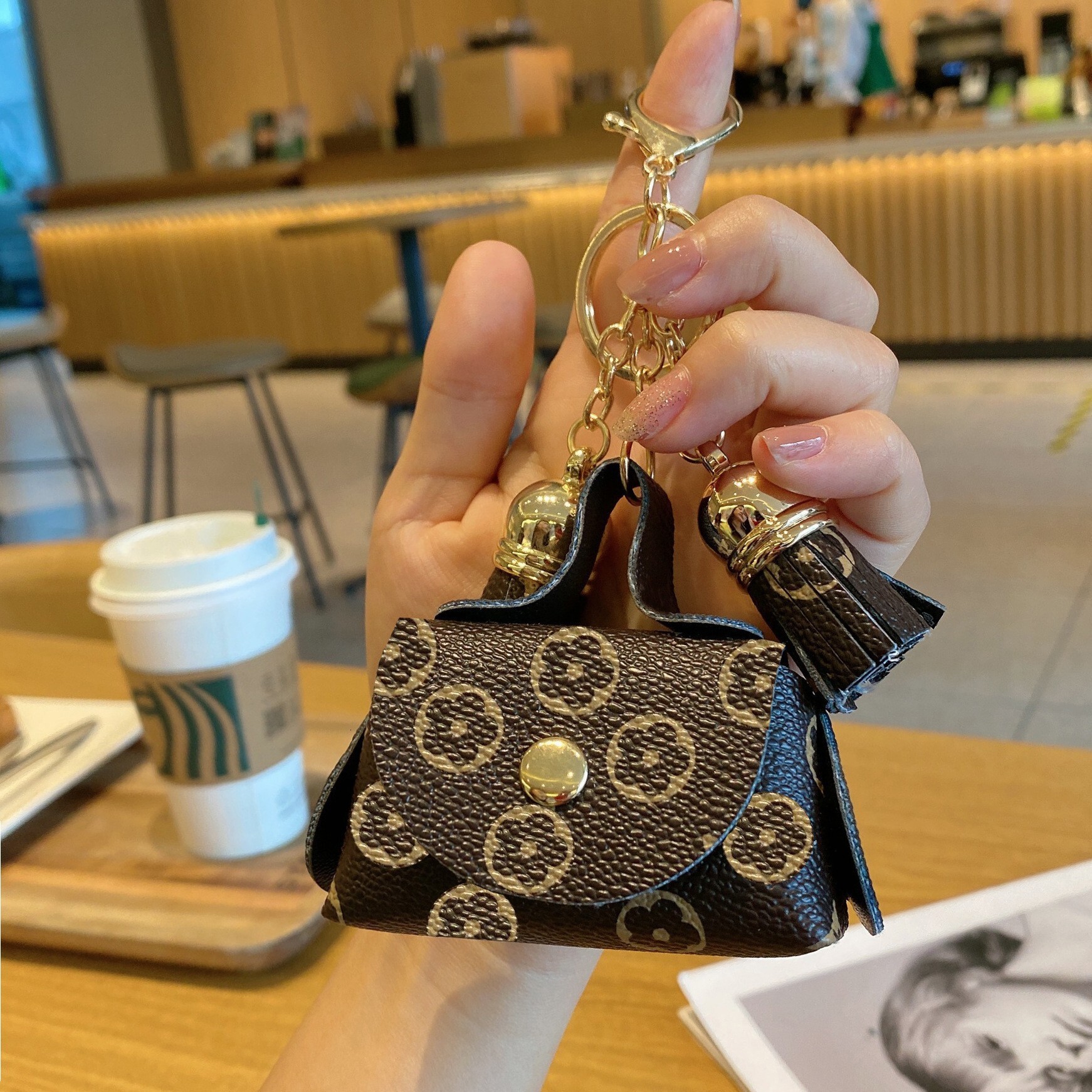 Women Leather Keychain Coin Purse - Mini Card Holder with Earphone Storage and Old Flower Pendant Key Bag Z260130