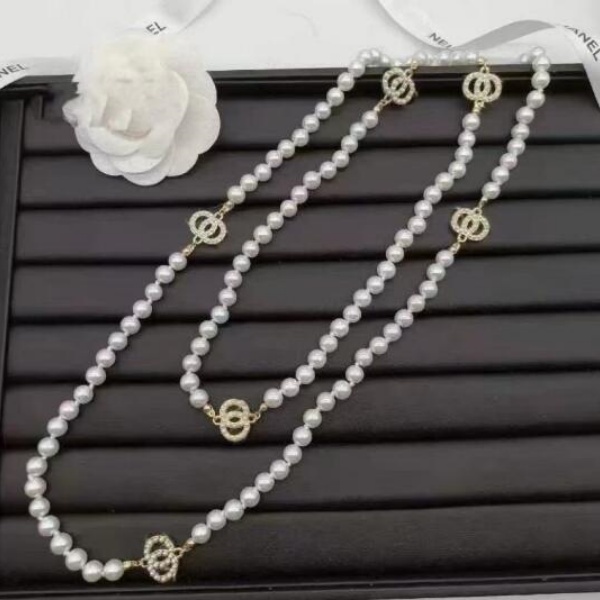 Designer pearl necklace for ladies, long coat-style sweater chain, exquisite Christmas gift for autumn and winter seasons