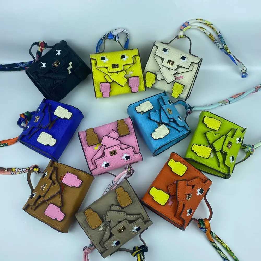 Sculpted Mini Bag Charm Alligator Pattern Whimsical Figural Purse for AirPods Case Geometric Gaze Collectible Z250920