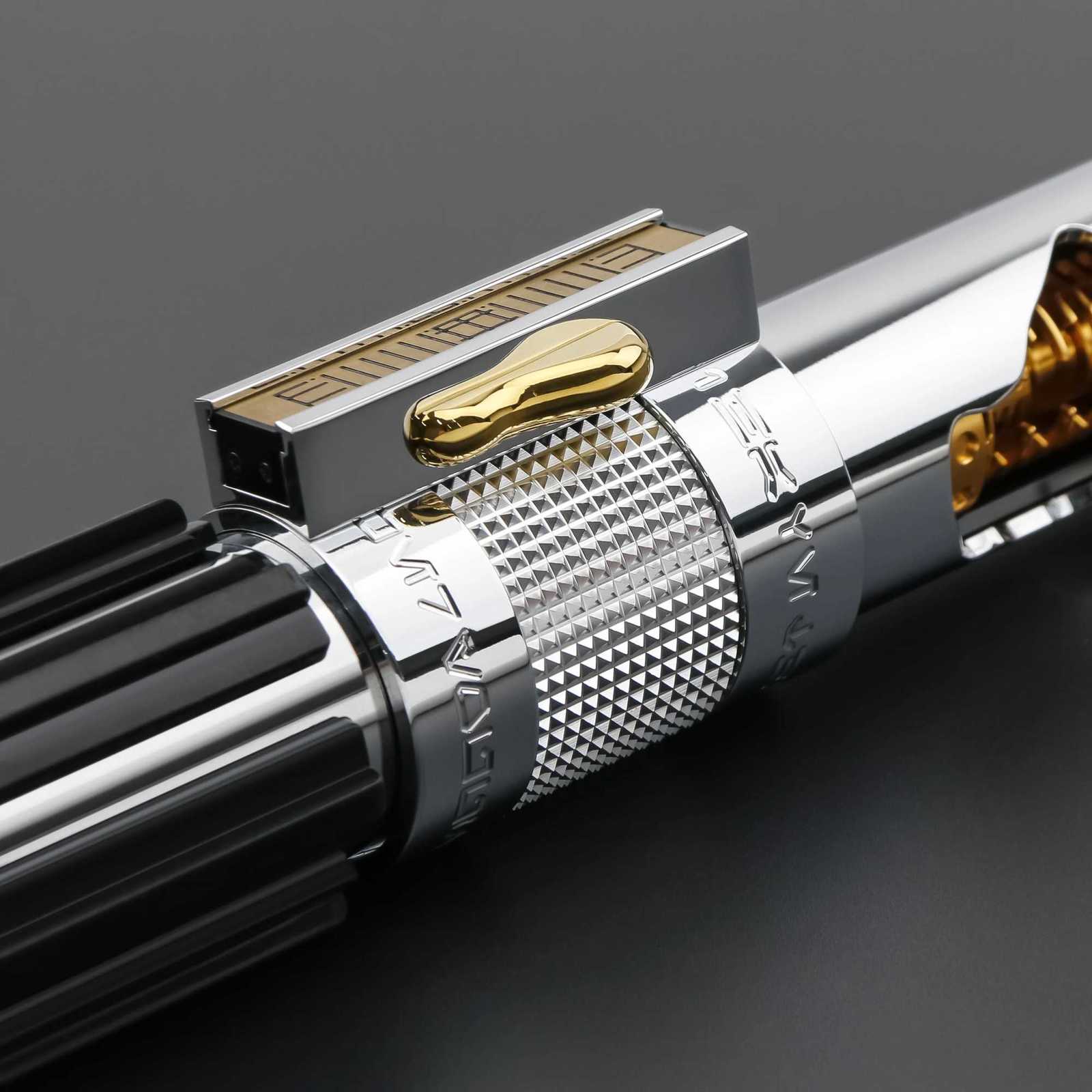 Lightsaber Knightfall Heavy Dueling Pixel Lasersword Smooth Swing FOC Blaster Metal Hilt Lightsword for Adult Cosplay X250920