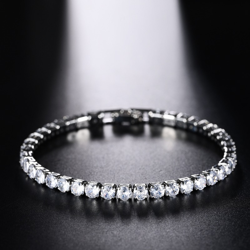 Trendsetting Female Bracelet - Chic Round Metal Chain Necklace with Dazzling Details