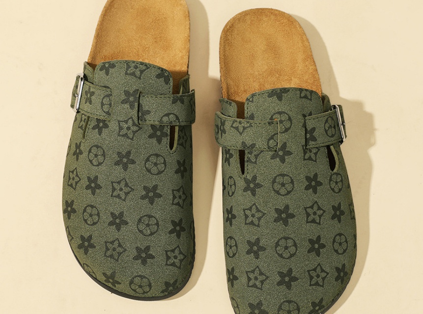 free shipping Summer half-slippers are fashionable comfortable versatile when worn outside One foot can wear the casual flip-flops with a head cover