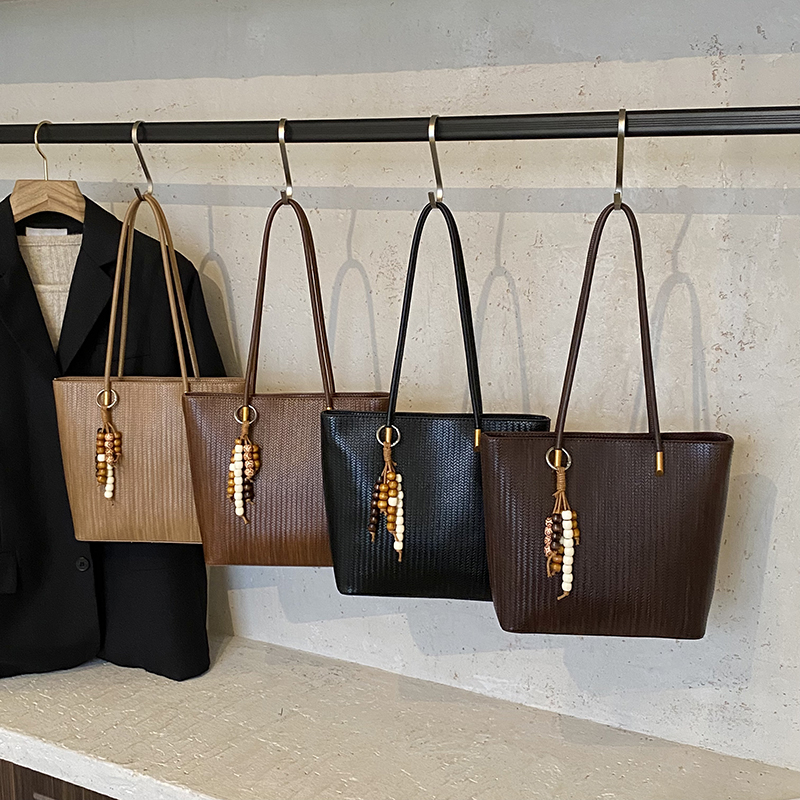 Autumn new large capacity small square bag, fashionable and simple women's shoulder backpack, student high-end luxury versatile lightweight cross