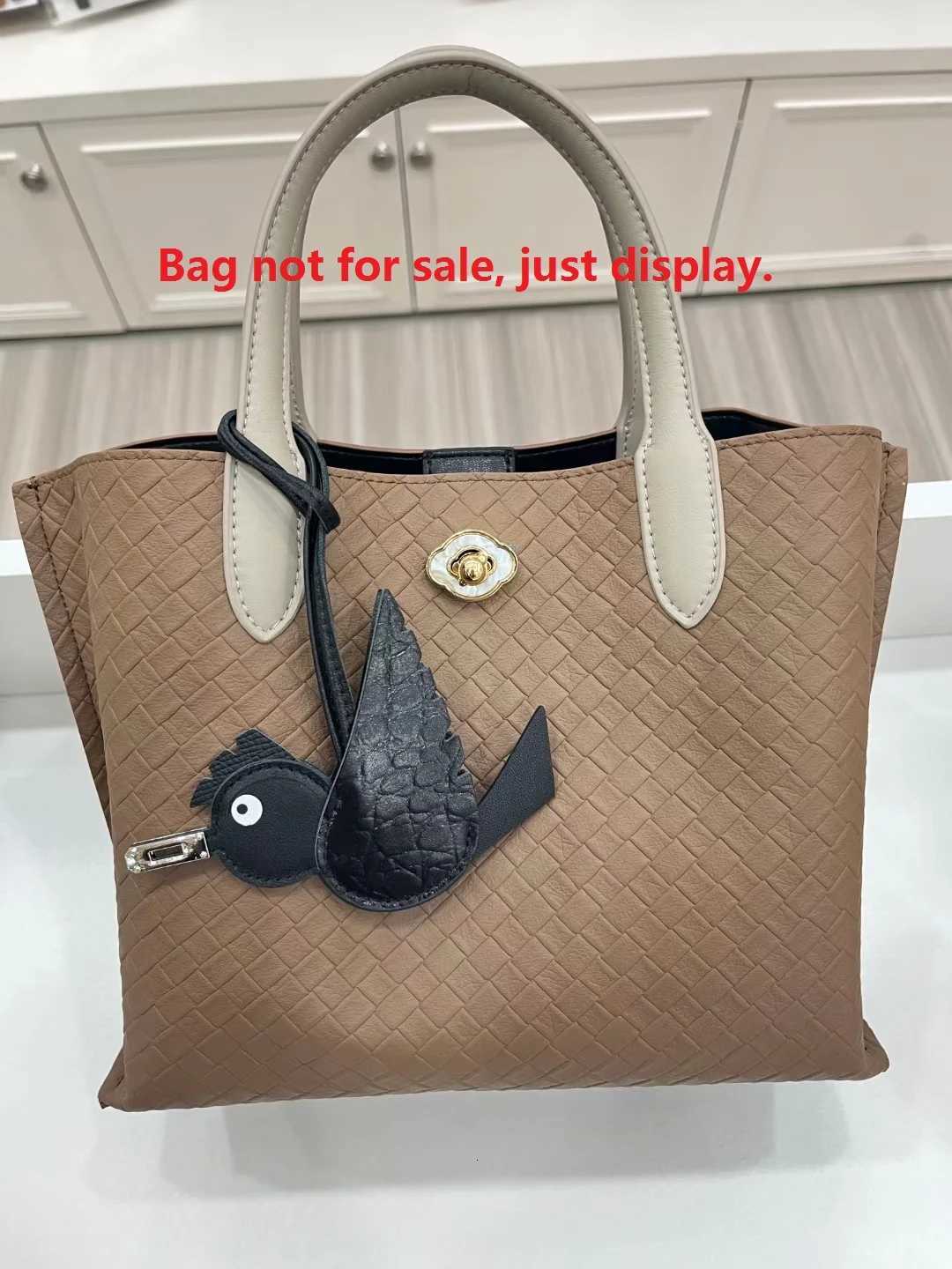 Top Quality Real Calf Leather Qute Birdy Bag Charm Handbag Bird Drop Decoration Hanging Ornament Key Chain 4 Colors Z250920