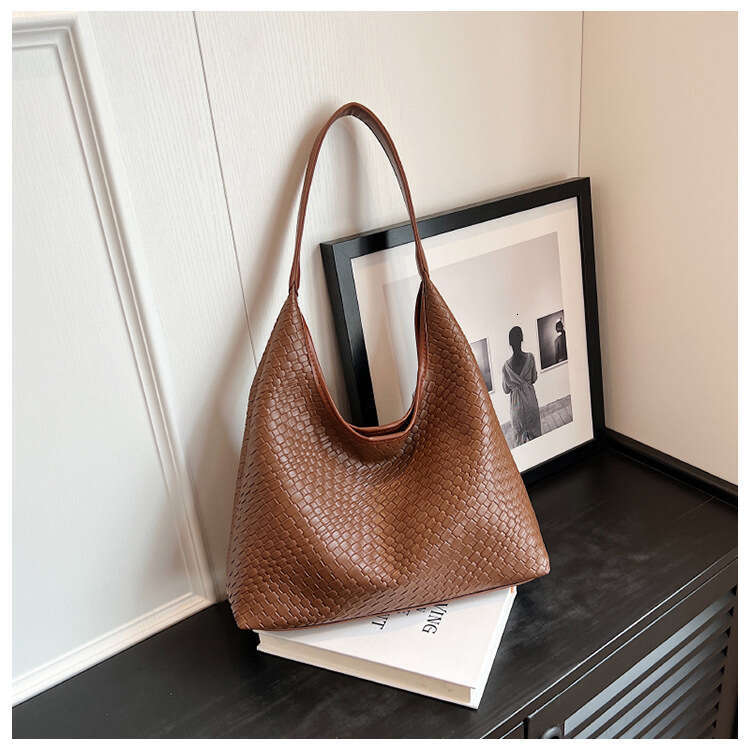 2025 Trend Woven Commuter Simple Tote Niche Design Underarm Stylish Large Capacity Shoulder Bag Versatile