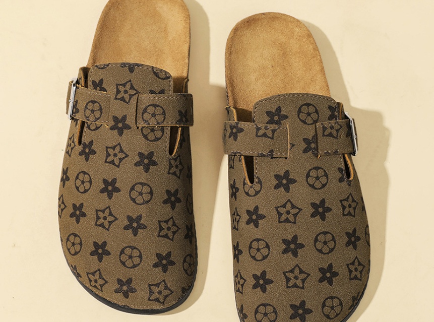 free shipping Summer half-slippers are fashionable comfortable versatile when worn outside One foot can wear the casual flip-flops with a head cover