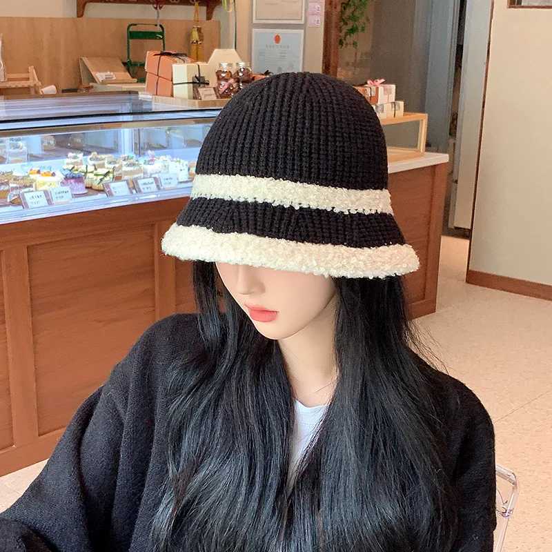 Wens Hat Winter New Knitted Keep Warm Vintage Black White Striped Winter C Casual Y250920