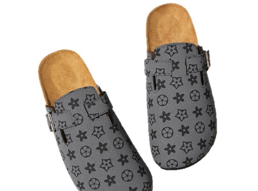 free shipping Summer half-slippers are fashionable comfortable versatile when worn outside One foot can wear the casual flip-flops with a head cover