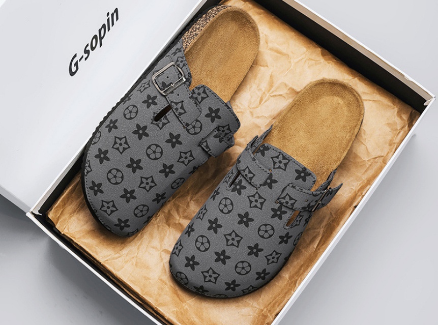 free shipping Summer half-slippers are fashionable comfortable versatile when worn outside One foot can wear the casual flip-flops with a head cover