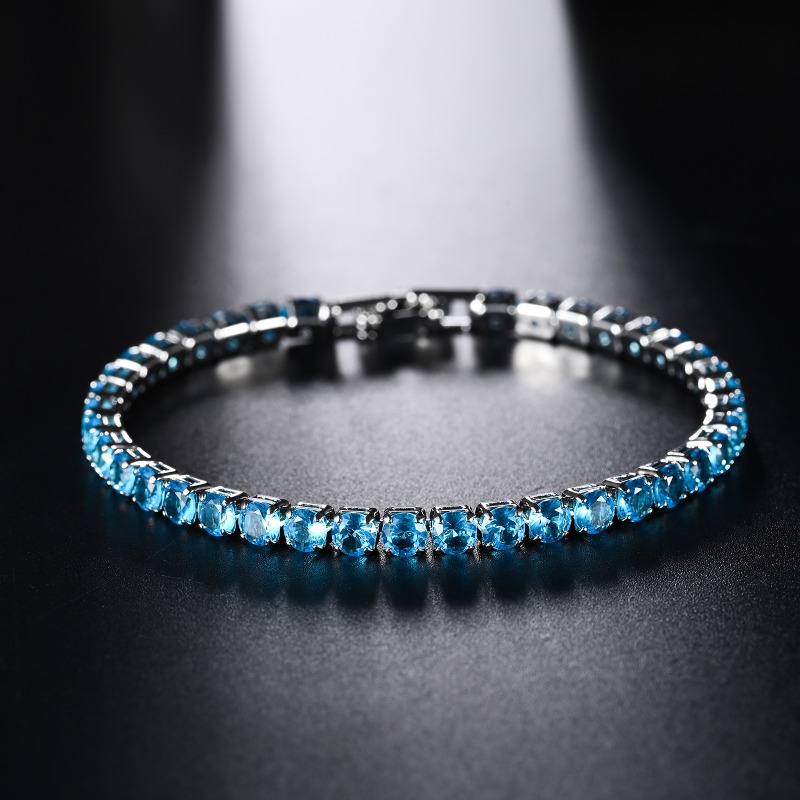 Trendsetting Female Bracelet - Chic Round Metal Chain Necklace with Dazzling Details