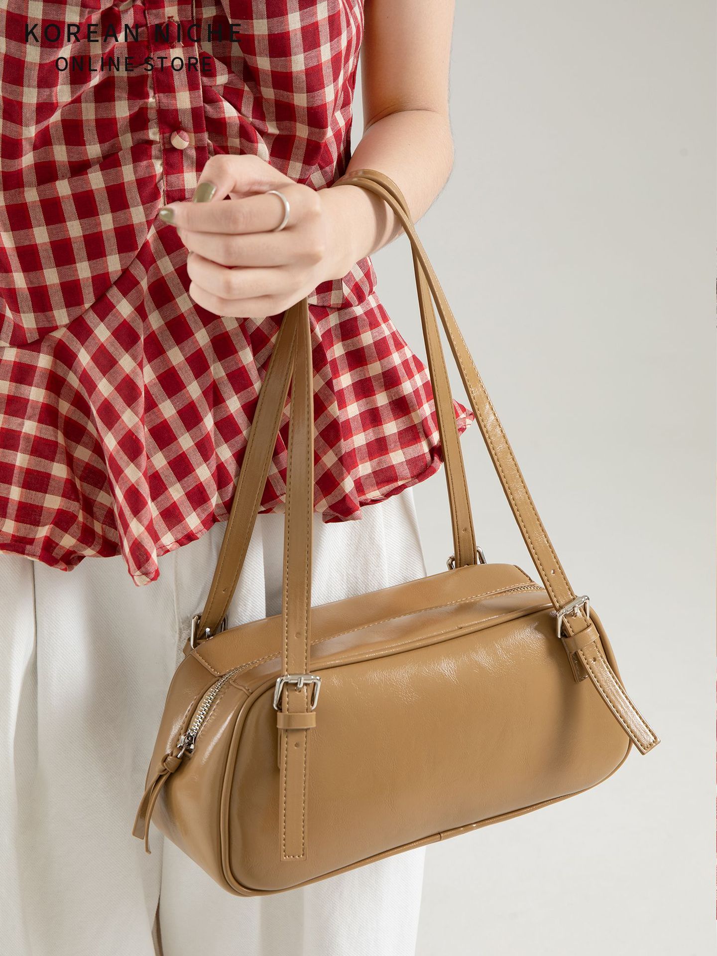 2025 Popular Fashionable Style Design Bowling For Women Niche Patent Leather Shiny Surface Simple Versatile High-End Sense Shoulder Bag