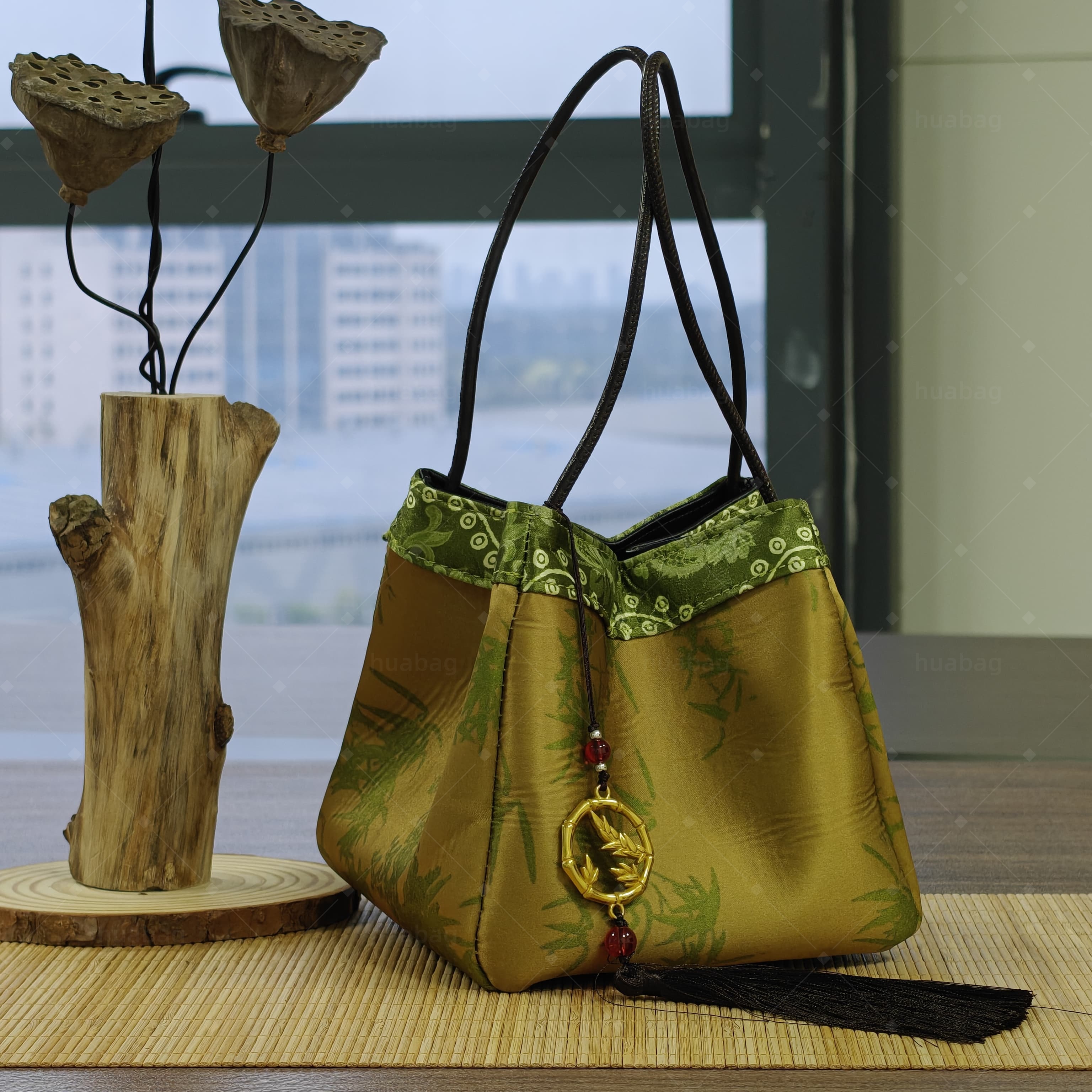 Top Brand High Quality New Style New Style National Trend Xiangyun Silk Genuine Leather Premium Versatile Handbag Small Square Bag New Free Delivery D