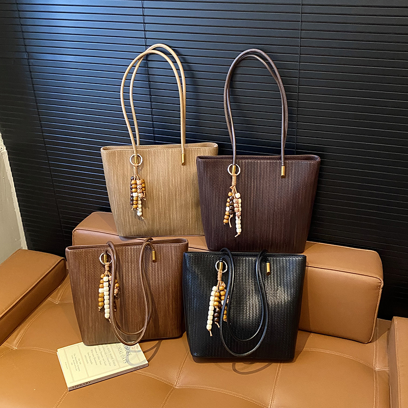 Autumn new large capacity small square bag, fashionable and simple women's shoulder backpack, student high-end luxury versatile lightweight cross