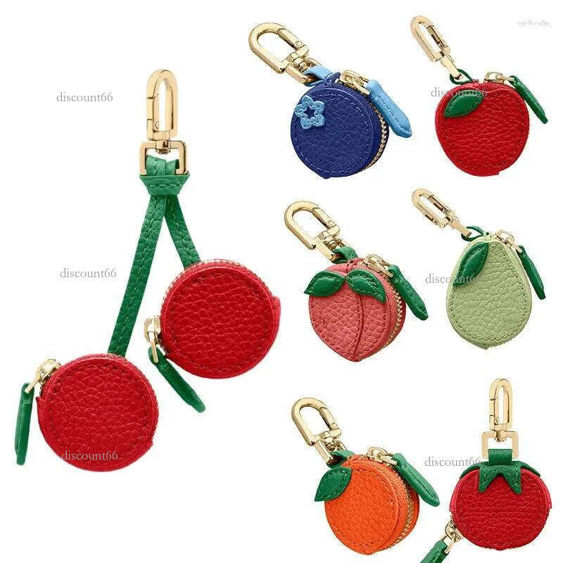 Designer Keychain Cherry Bleirberry Design Fruit Charm Coin Coin Purse Microfiber Cuir mignon Clé Mini Socch Patiche Gift For Airtag Girl Femmes