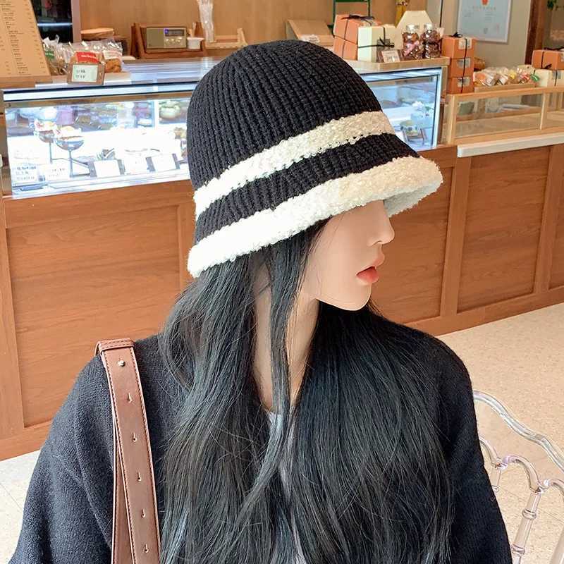 Wens Hat Winter New Knitted Keep Warm Vintage Black White Striped Winter C Casual Y250920